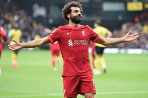 南宫体育-莱万多夫斯基巅峰对决，萨拉赫与40激战巴塞罗那分钟，挺进下一轮胜负难料！的简单介绍