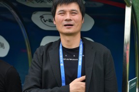 南宫体育-关东雪豹队鏖战关东暴熊队，举重季后赛读秒绝平，转换速度占优。逆风翻盘的范本的简单介绍